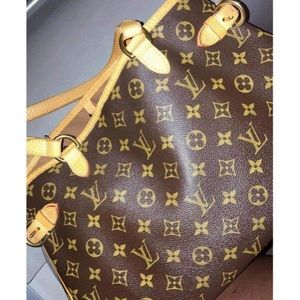 Make a offer 💜Vintage LV Batignolles Horizontal Bag.